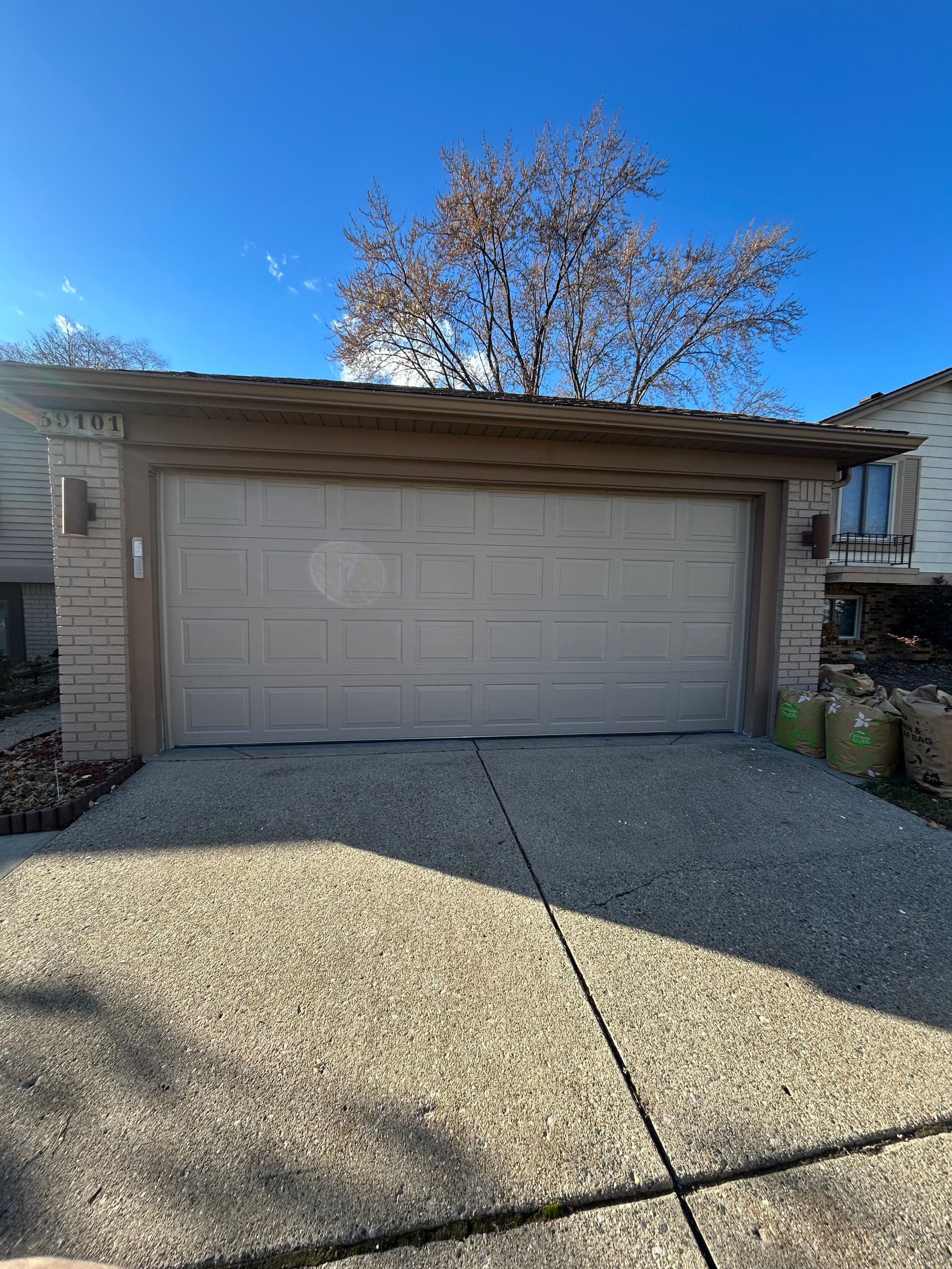 Seamless Garage Door Replacement Bringing Style and Efficiency image